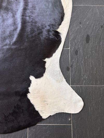 Fell-shop_Kuhfell_schwarz-weiss
