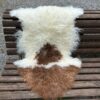 Fell-shop_tibetischesLammfell Naturbunt