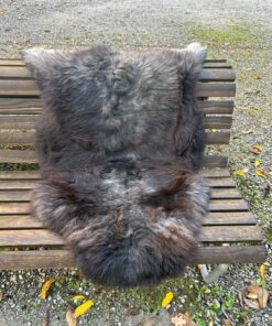 Englisches Lammfell naturbunt, dunkelbraun-schwarz mit hellgrauen Spitzen, XXL 109 x 71 cm – Fell-Shop.ch Zürich