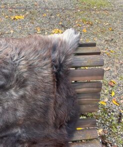 Englisches Lammfell naturbunt, dunkelbraun-schwarz mit hellgrauen Spitzen, XXL 109 x 71 cm – Fell-Shop.ch Zürich