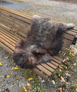 Englisches Lammfell naturbunt, dunkelbraun-schwarz mit hellgrauen Spitzen, XXL 109 x 71 cm – Fell-Shop.ch Zürich