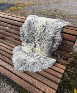 Fell-shop_tibetisches Lammfell naturgrau