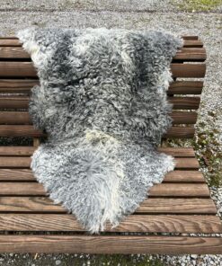 Fell-shop_tibetischesLammfellnaturgrau