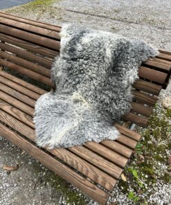 Fell-shop_tibetischesLammfellnaturgrau