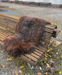 Englisches Lammfell naturbunt, dunkelbraun mit aufgehellten Spitzen, Supersize 112 x 76 cm – Fell-Shop.ch Zürich