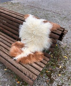 Tibetisches Lammfell naturbunt, vanilleweiss mit rotbraunen Zeichnungen, Grösse L – Fell-Shop.ch Zürich
