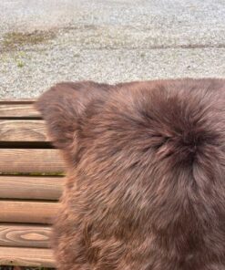 Englisches Lammfell naturbunt intensivbraun samtig weich L Unikat Teddybär – Fell-shop.ch Zürich