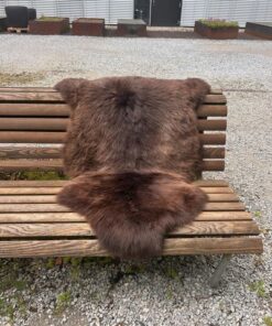 Englisches Lammfell naturbunt intensivbraun samtig weich L Unikat Teddybär – Fell-shop.ch Zürich