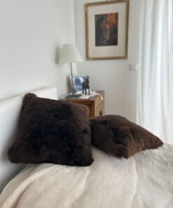 Fell-shop_LammfellKissenNaturbraun