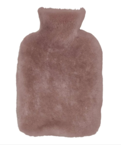 Bettflasche mit glatt geschorenem Lammfell, Farbe dunkelrose, Fell-Shop.ch Zürich